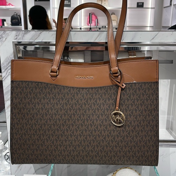 Michael Kors Jet Set Travel Large Signature Logo Pocket Tote Bag
Brown NWT - Picture 1 of 16